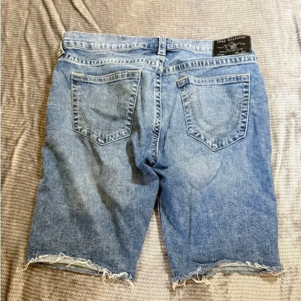 True Religion Ricky Relaxed Straight Denim Shorts Men 38X11 Blue Cut Off Raw Hem